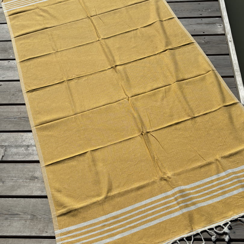 Hamamtuch ALMA – Dein vielseitiges Strandtuch für Sommer in Gelb -DENIO