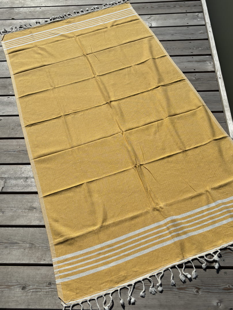 Hamamtuch ALMA – Dein vielseitiges Strandtuch für Sommer in Gelb -DENIO