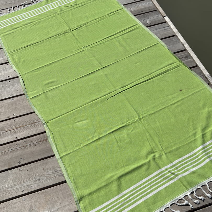 Hamamtuch ALMA – Dein vielseitiges Strandtuch für Sommer in Limette -DENIO