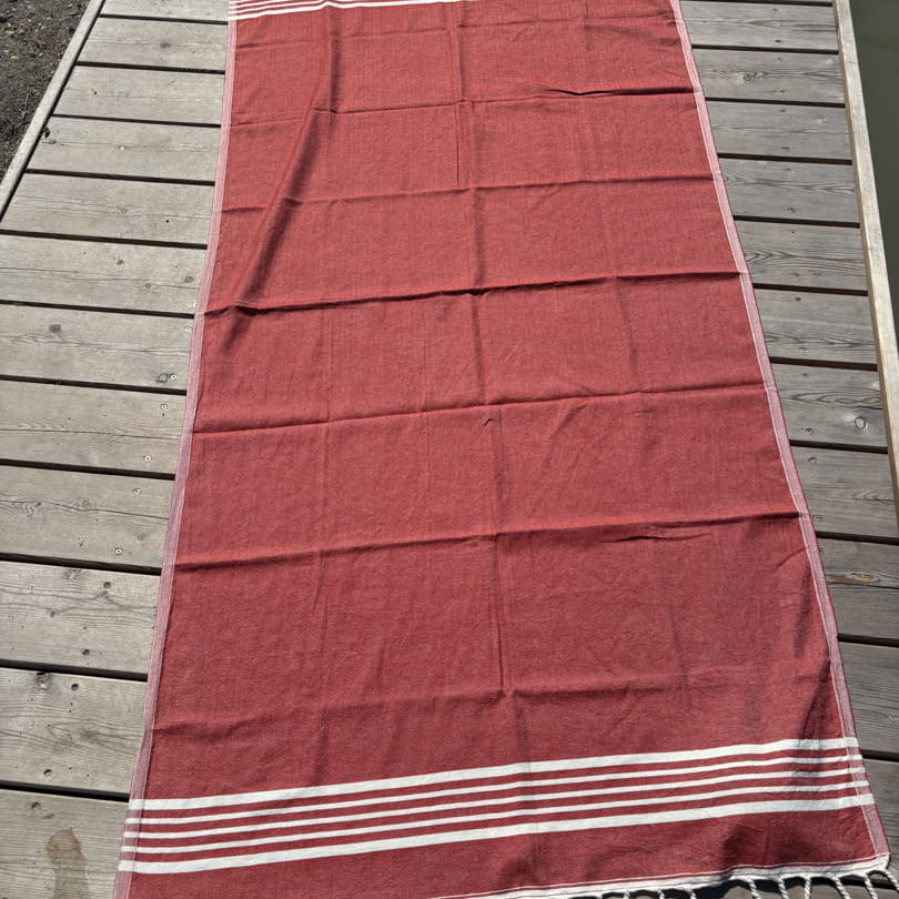 Hamamtuch ALMA – Dein vielseitiges Strandtuch für Sommer in Rot -DENIO