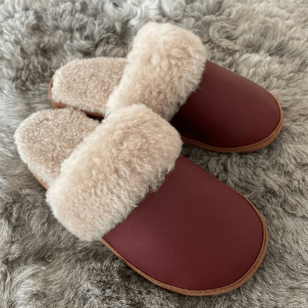 Lammfell - Hausschuhe für Damen in Bordeaux - DENIO