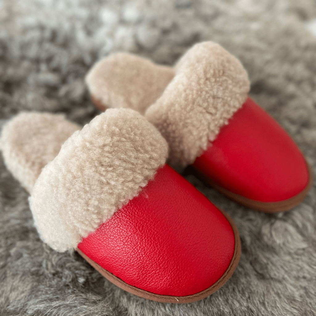 Lammfell - Hausschuhe für Damen in Rot - DENIO