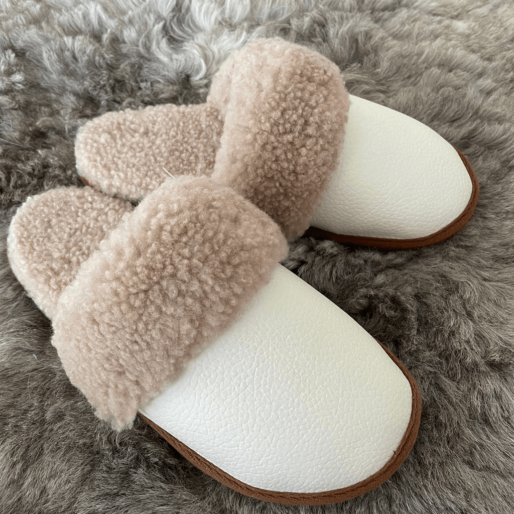 Lammfell - Hausschuhe für Damen in Weiß - DENIO