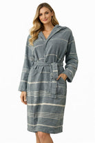 Bademantel SULTAN – leichter & schnell trocknender Damenmantel in Benzinblau - DENIO