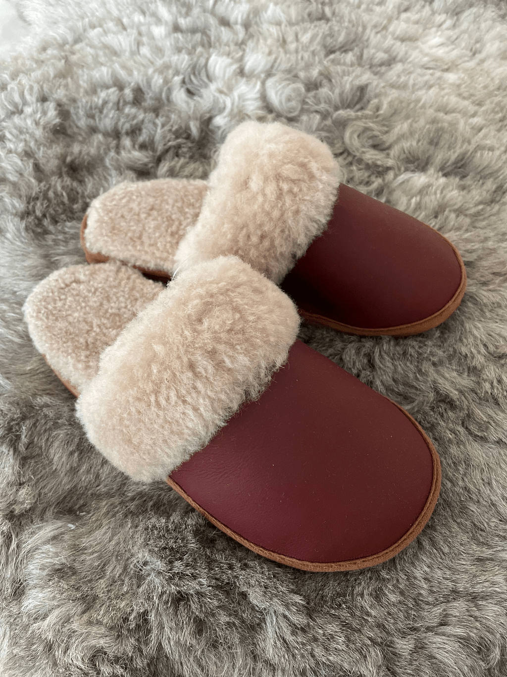 Lammfell - Hausschuhe für Damen in Bordeaux - DENIO