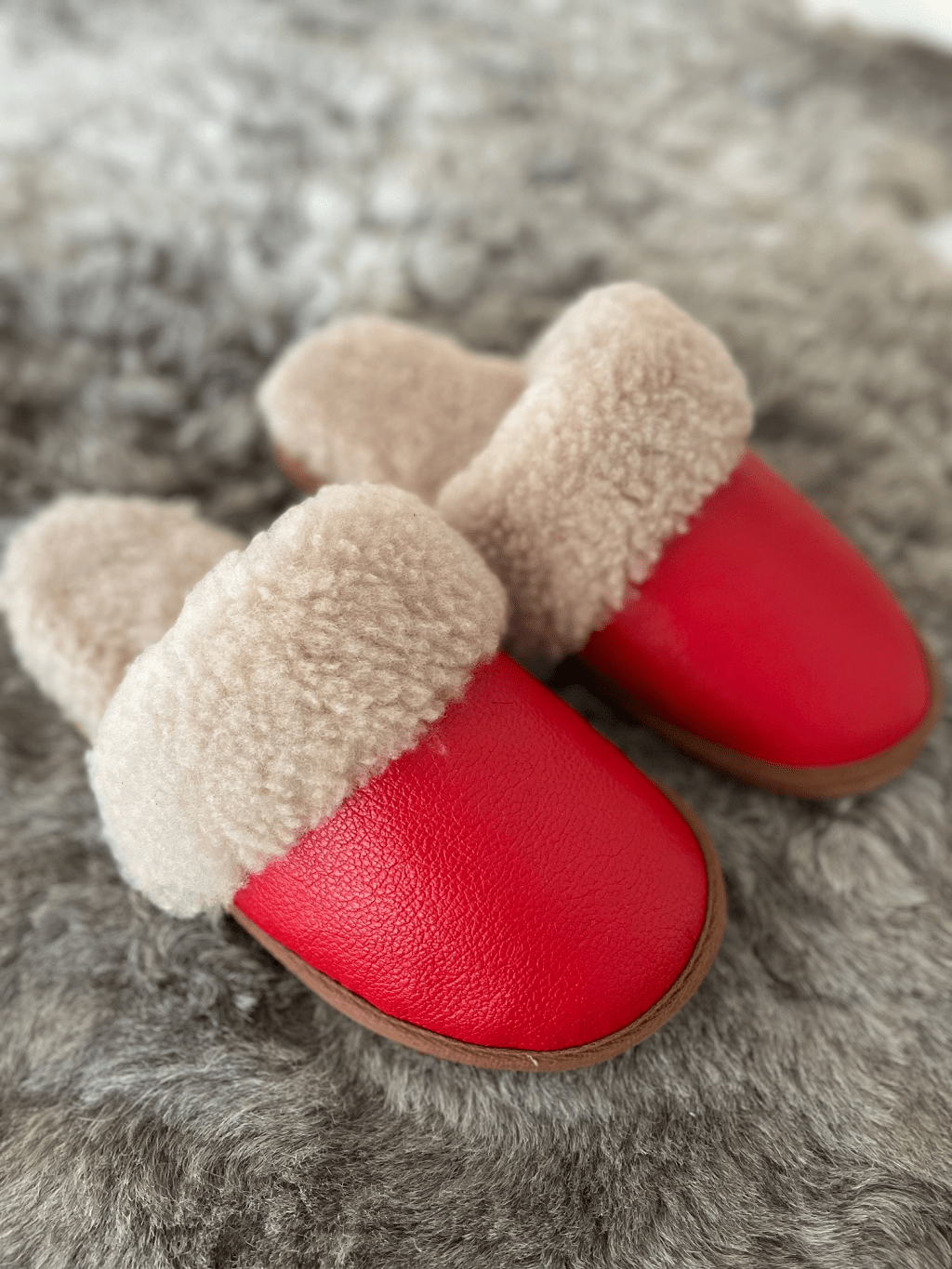 Lammfell - Hausschuhe für Damen in Rot - DENIO